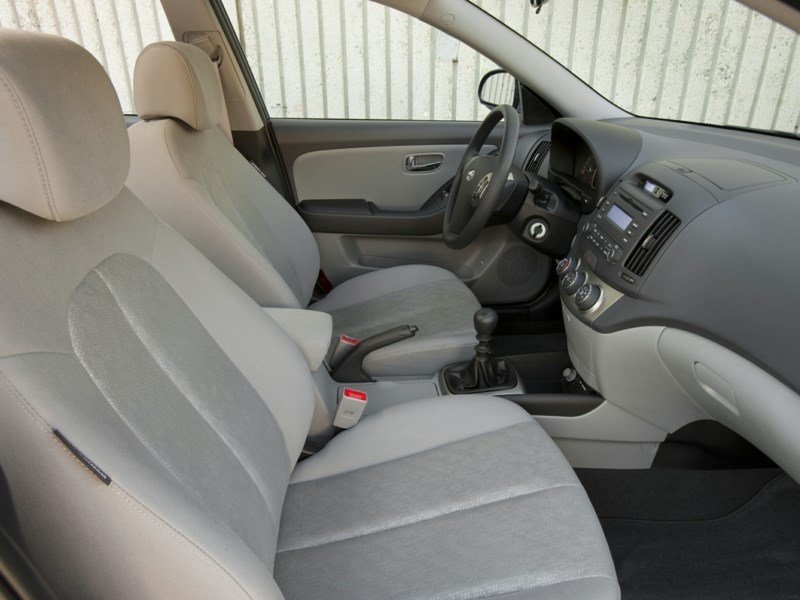 2010 Hyundai Elantra L OEM Shot 6