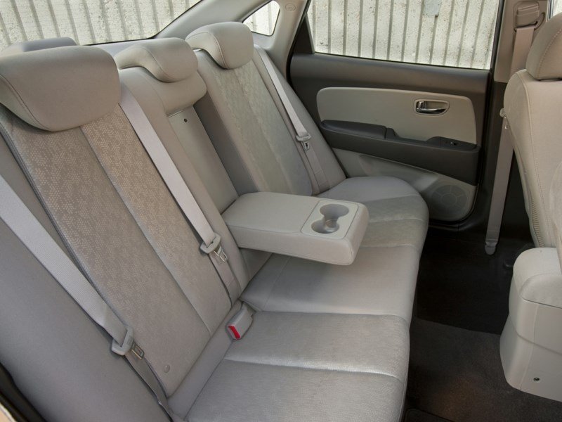 2010 Hyundai Elantra L OEM Shot 7
