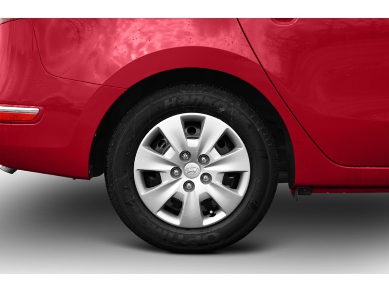 2010 Hyundai Elantra Touring 4dr Wgn Auto GL Exterior Shot 5