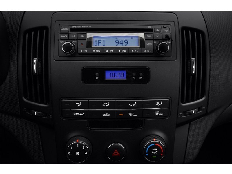 2010 Hyundai Elantra Touring 4dr Wgn Auto GL Interior Shot 2