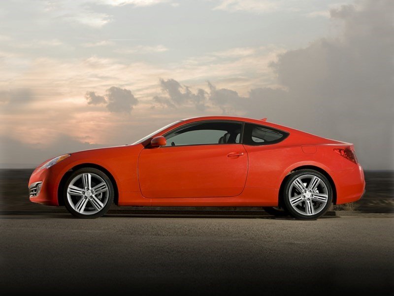 2010 Hyundai Genesis Coupe 2.0T (M6) OEM Shot 3