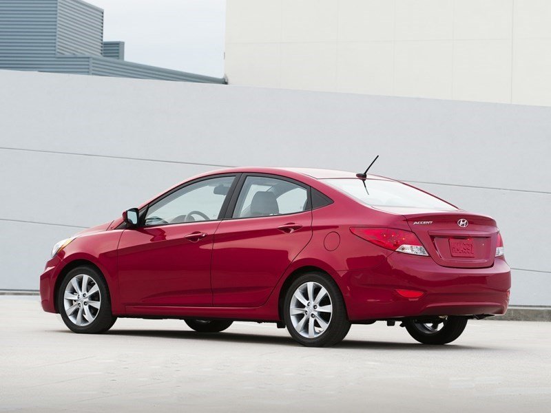 2013 Hyundai Accent L (M6) OEM Shot 3