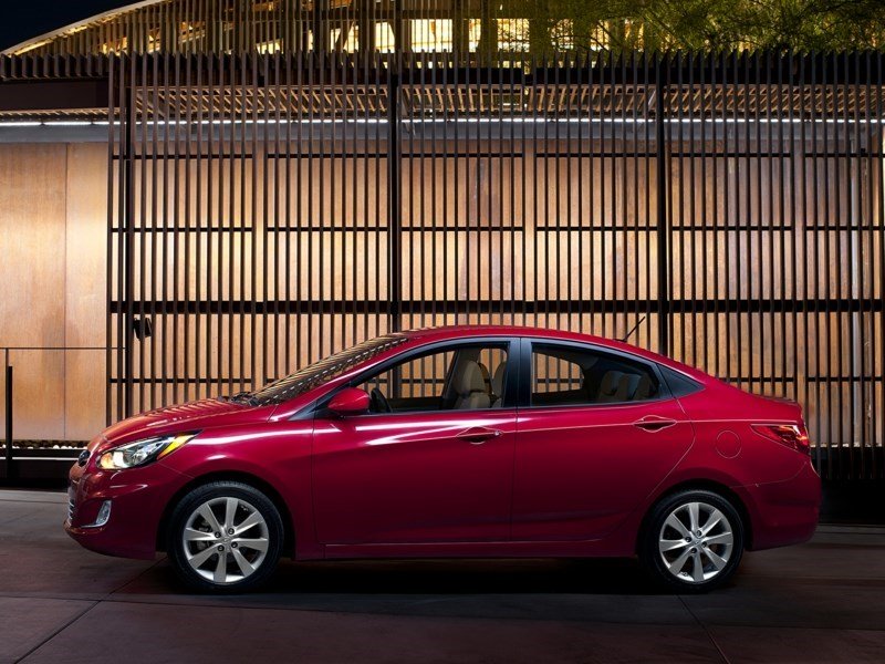 2013 Hyundai Accent L (M6) OEM Shot 4