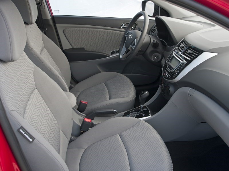 2013 Hyundai Accent L (M6) OEM Shot 7