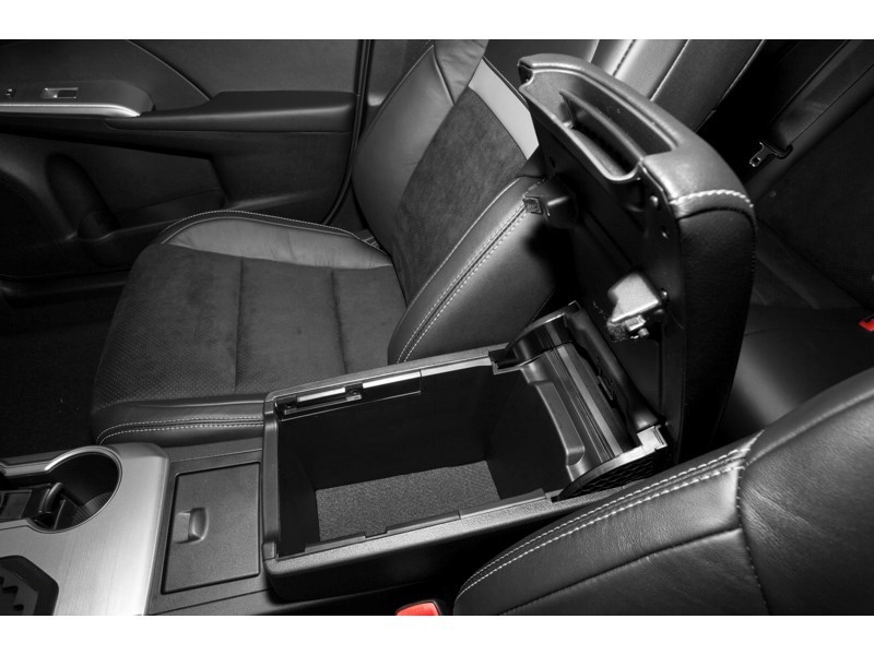 2012 Toyota Camry 4dr Sdn I4 Auto SE Interior Shot 8