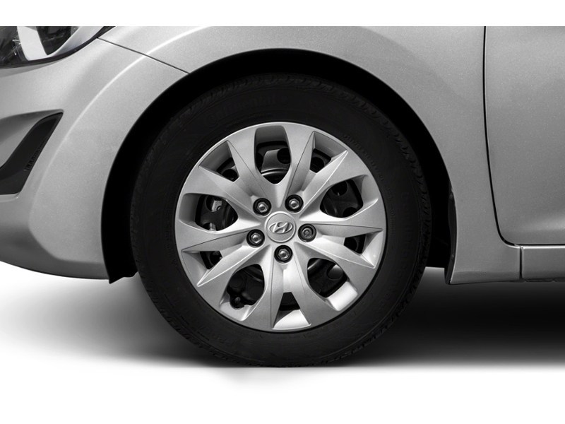 2015 Hyundai Elantra 4dr Sdn Man L Exterior Shot 5