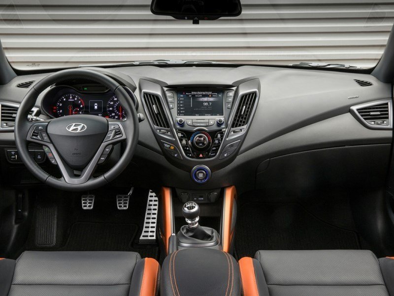 2016 Hyundai Veloster Base (M6) OEM Shot 5