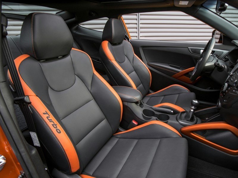 2016 Hyundai Veloster Base (M6) OEM Shot 6