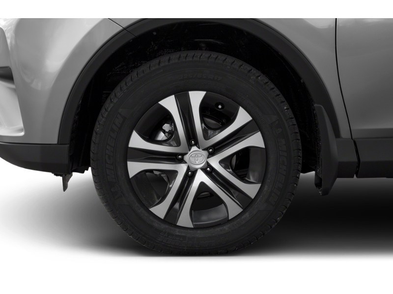2018 Toyota RAV4 AWD LE Exterior Shot 5