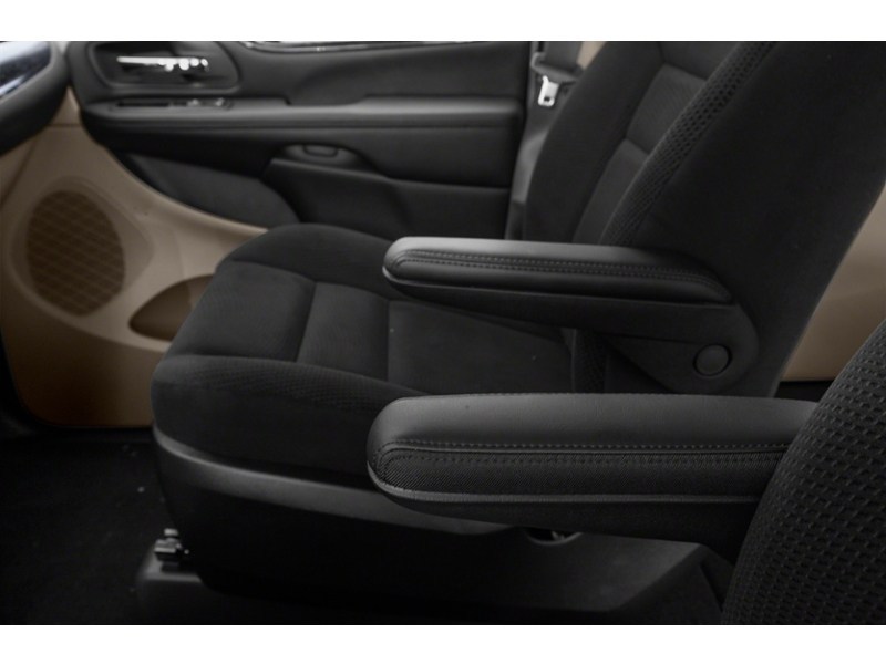 2020 Dodge Grand Caravan Premium Plus 2WD Interior Shot 7