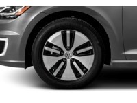 2018 Volkswagen e-Golf Comfortline 4-Door Exterior Shot 5