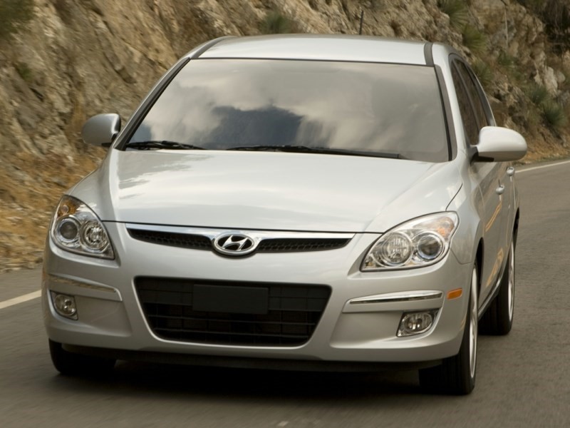 2010 Hyundai Elantra Touring L OEM Shot 5