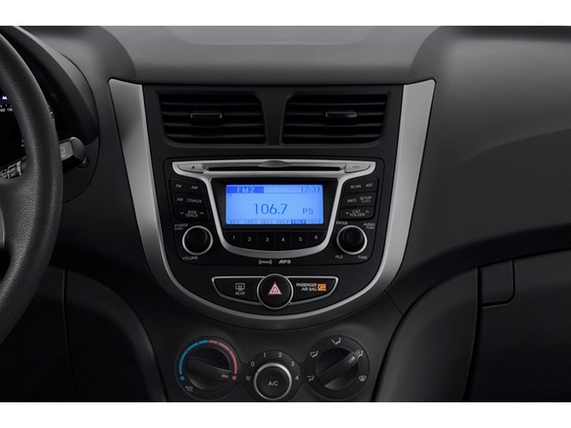2013 Hyundai Accent 5dr HB Auto GL Interior Shot 8