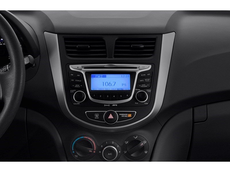 2013 Hyundai Accent 5dr HB Auto GL Interior Shot 8