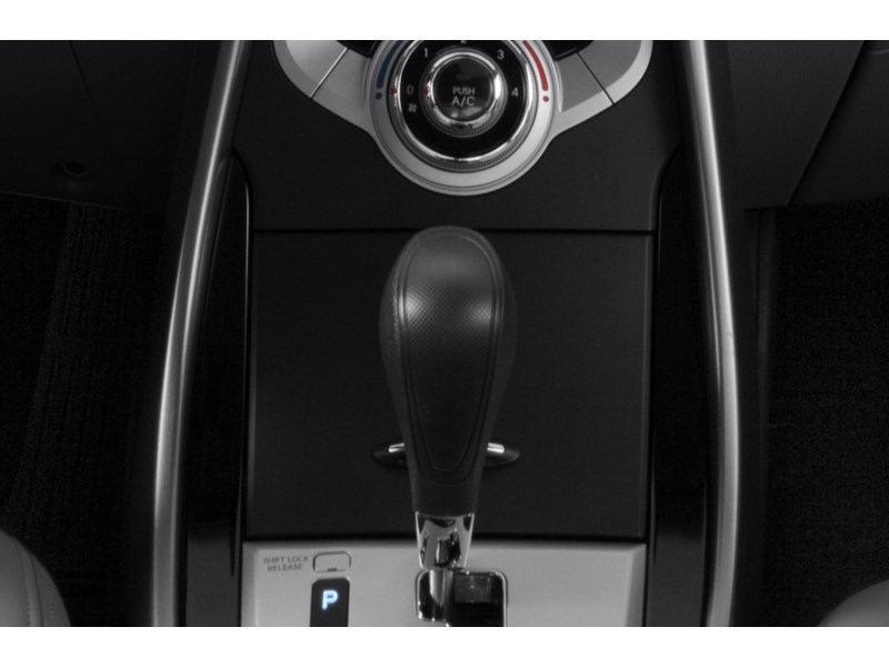 2013 Hyundai Elantra 4dr Sdn Auto Limited Exterior Shot 9