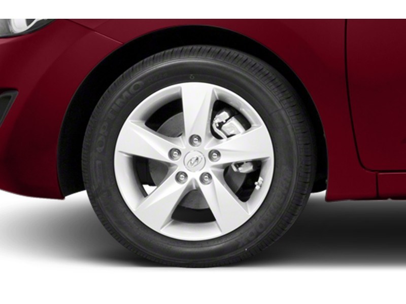 2013 Hyundai Elantra 4dr Sdn Auto GL Exterior Shot 5