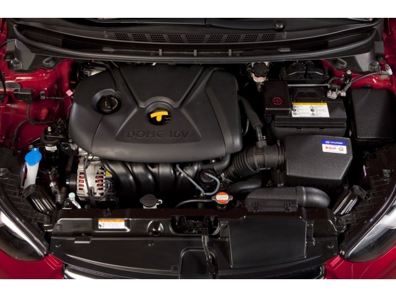 2013 Hyundai Elantra 4dr Sdn Auto Limited Exterior Shot 3