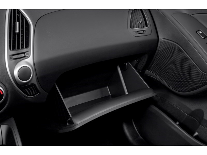 2013 Hyundai Tucson FWD 4dr I4 Auto GL *Ltd Avail* Interior Shot 3