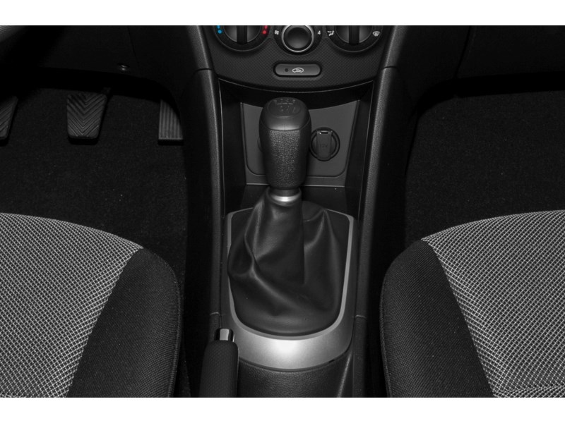 2014 Hyundai Accent 5dr HB Auto GL Exterior Shot 9