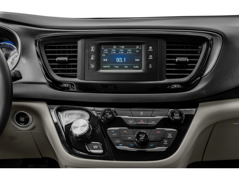 2018 Chrysler Pacifica L 2WD Interior Shot 2