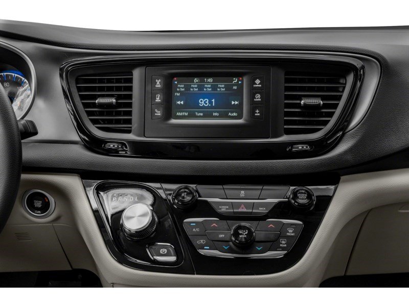 2018 Chrysler Pacifica L 2WD Interior Shot 2