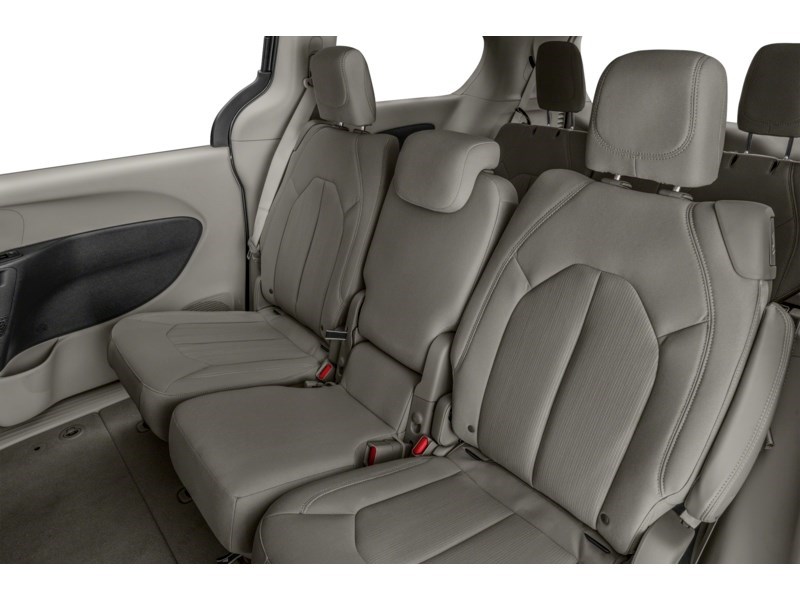 2018 Chrysler Pacifica L 2WD Interior Shot 5