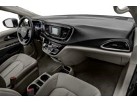 2018 Chrysler Pacifica L 2WD Interior Shot 1