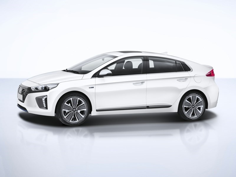 2019 Hyundai Ioniq Hybrid Essential OEM Shot 3