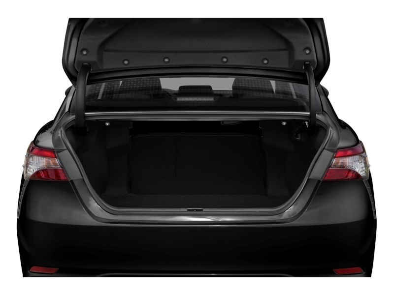 2019 Toyota Camry SE Auto Exterior Shot 4