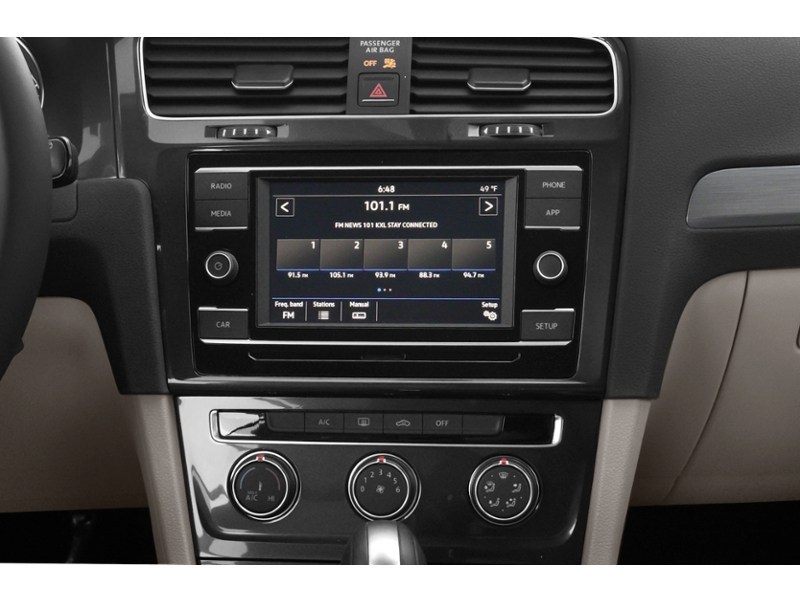 2018 Volkswagen Golf Highline 5-door Manual Interior Shot 2