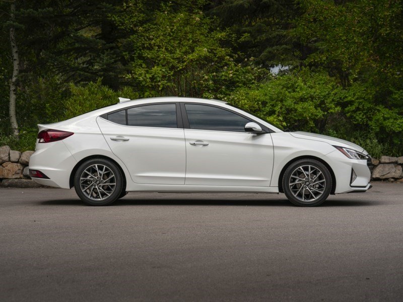 2020 Hyundai Elantra Essential OEM Shot 3