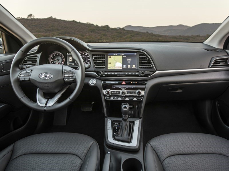 2020 Hyundai Elantra Essential OEM Shot 4