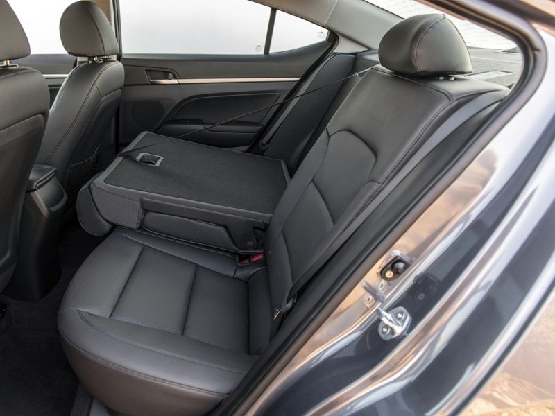 2020 Hyundai Elantra Essential OEM Shot 6