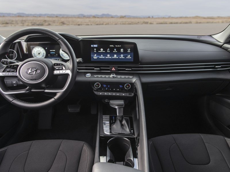 2021 Hyundai Elantra Essential OEM Shot 5