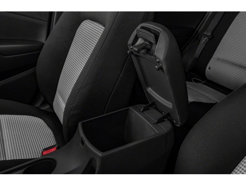 2021 Hyundai Kona 2.0L Essential FWD Exterior Shot 13