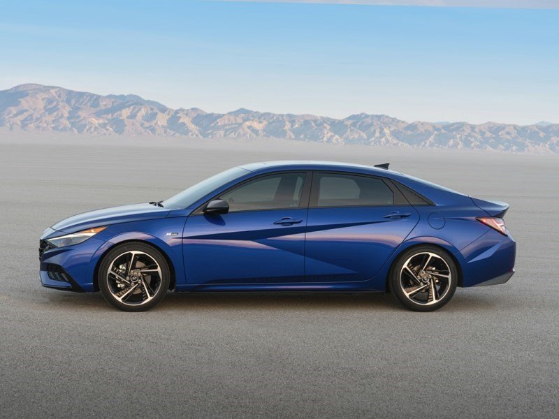 2023 Hyundai Elantra Essential OEM Shot 3