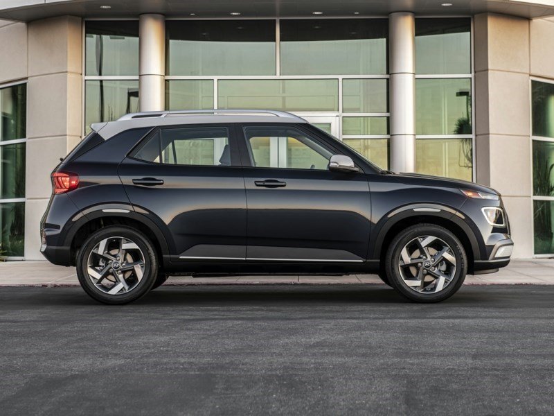 2023 Hyundai Venue Preferred OEM Shot 3